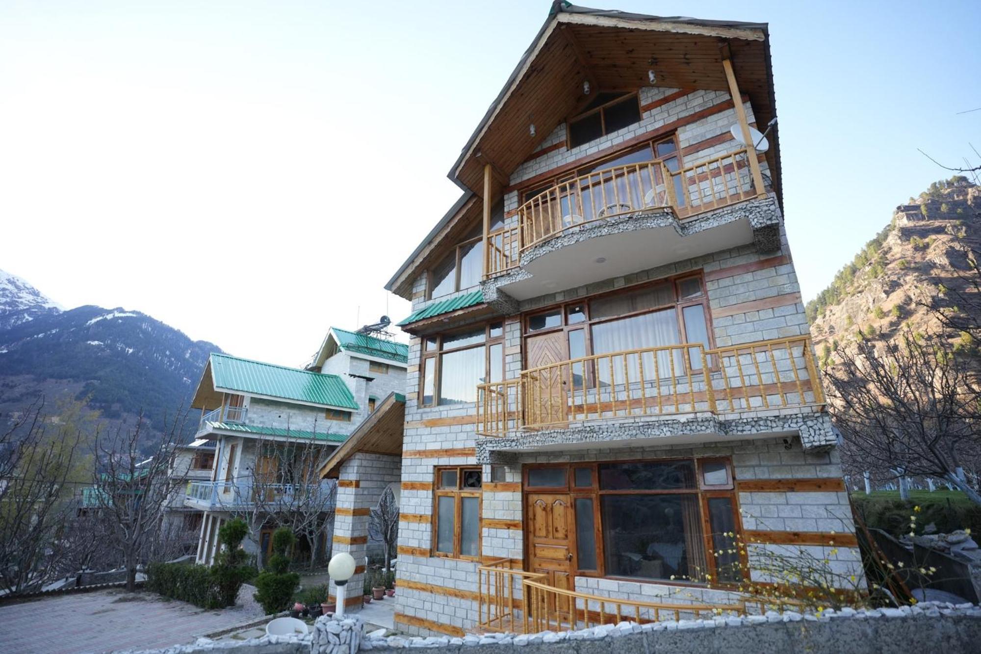 Wooden Castle Hotel & Resort - Manali (Himachal Pradesh), Manali