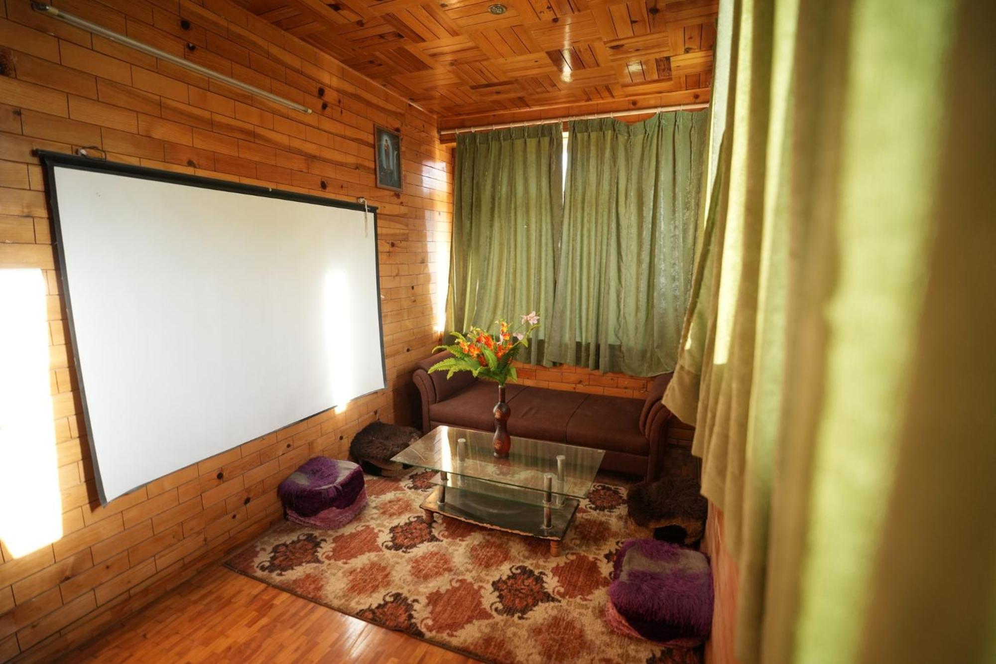 Wooden Castle Hotel & Resort - Manali (Himachal Pradesh) — Photos 3