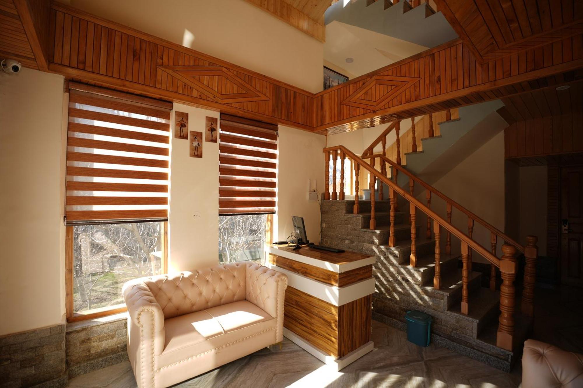 Wooden Castle Hotel & Resort - Manali (Himachal Pradesh) — Photos 1